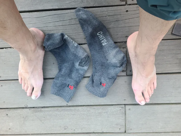 縱走一趟，襪子後腳跟都磨沒了