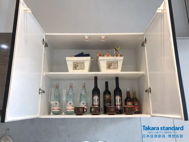 吊櫃對開開門設計