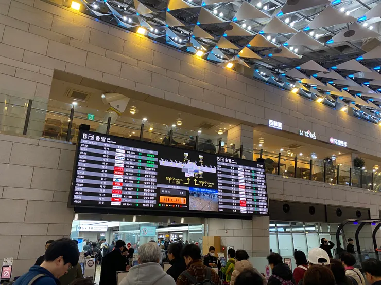 當天排隊過安檢，大約花了15 分鐘，7:35要開始登機，7:15還在排安檢，當時還真有點擔心來不及