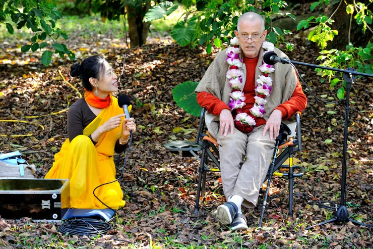 【靈性導師年逾古稀不辭僕僕風塵 語近思深謙遜中飽藏著經典卓識】