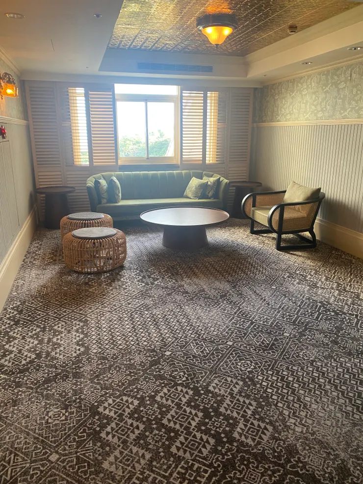 電梯到房間路上的休息空間