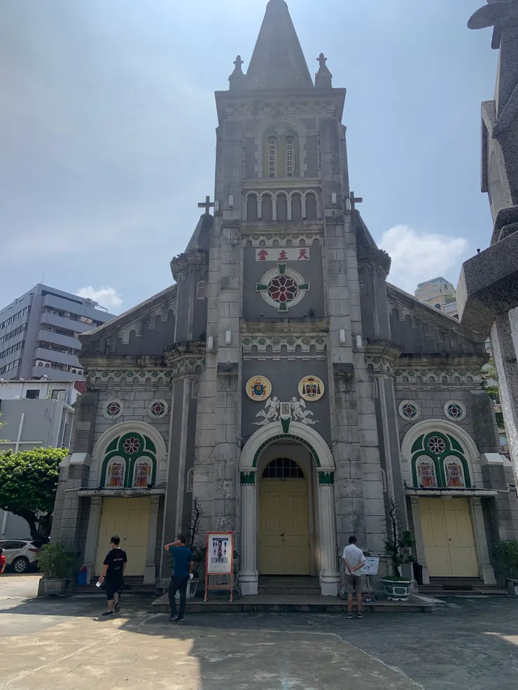 玫瑰聖母堂，創立於1859年，成為了高雄人的天主教信仰重地