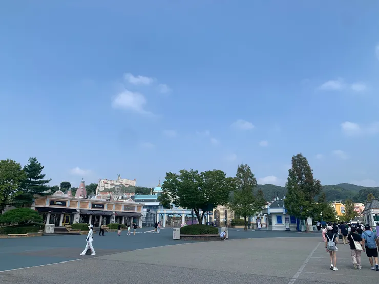 10點出頭，人群開始聚集囉！