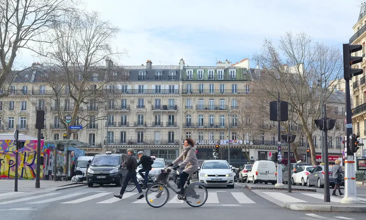 透過立法及執法，法國逐步催生車輛禮讓行人的用路文化。／Shutterstock