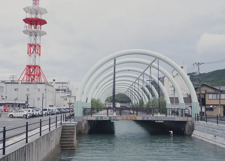 土渕海峡，但看起來真的很像一條河而已。