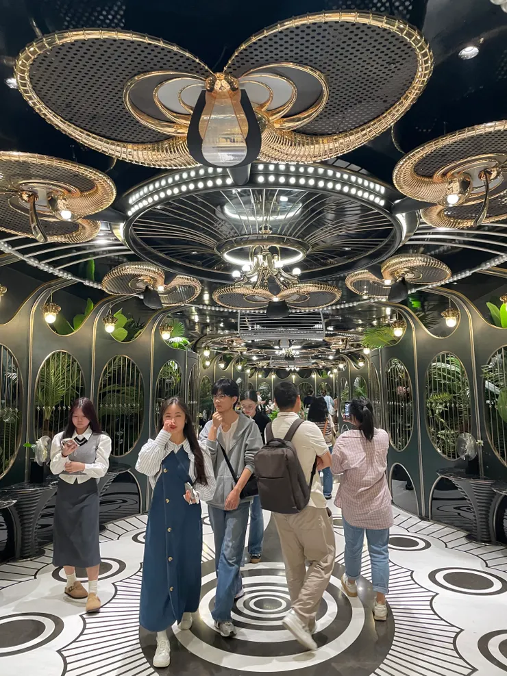 廁所是德基人最多的地方！