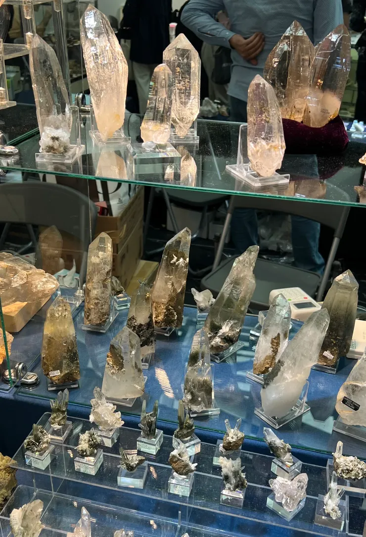 尼泊爾礦石專門店的喜馬水晶各個都精緻,品質非常好