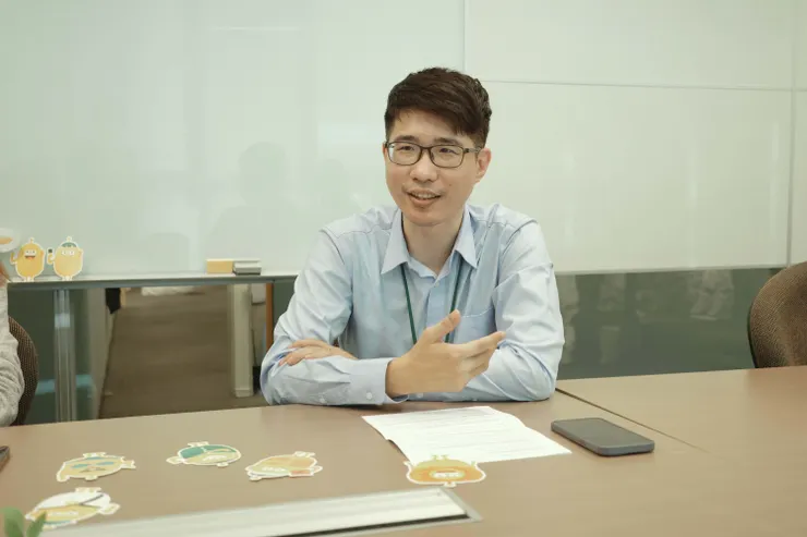 客服襄理裴英傑