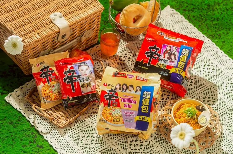 最後一波全台限量aespa聯名款辛拉麵辣白醬+經典辣味。圖/農心提供