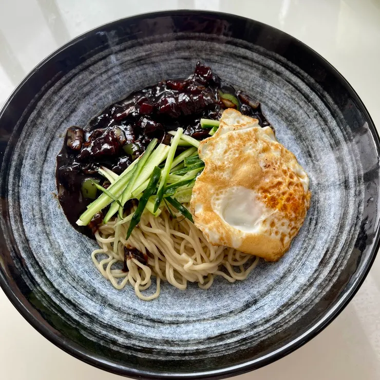 我做的版本的韓國炸醬麵～