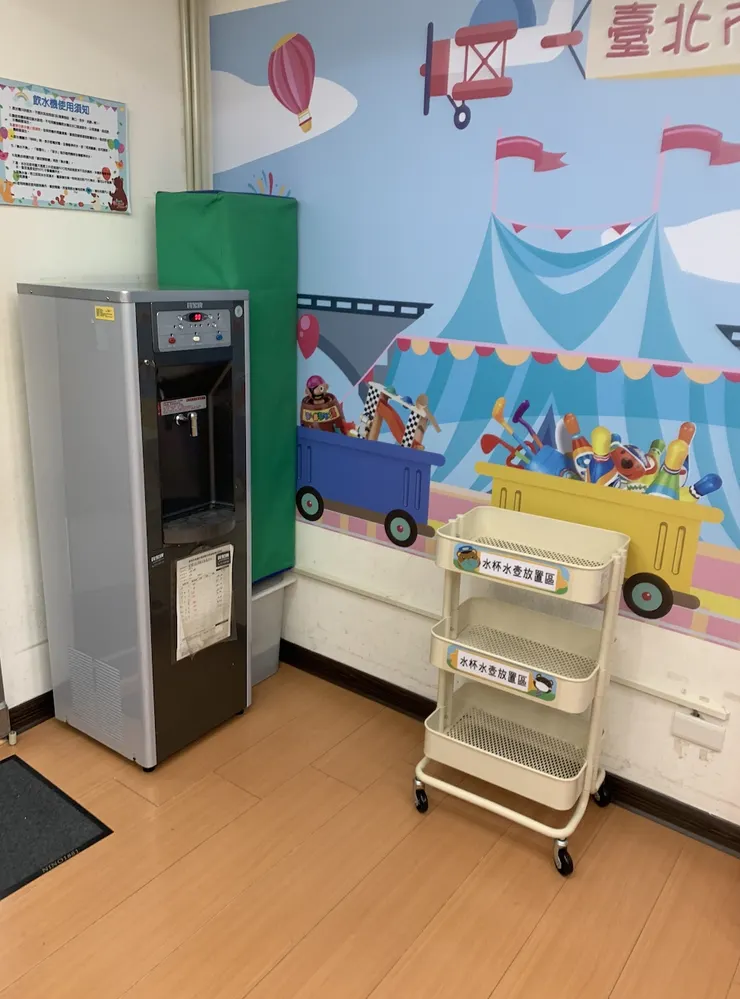 進門的地方有熱水器可以使用。