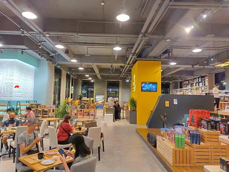 用餐跟展示區有很明顯的區域劃分