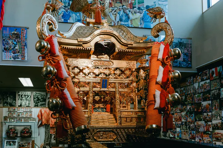 金光閃閃的大轎子