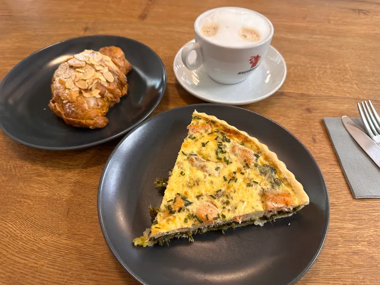 鮭魚鹹派＋杏仁可頌