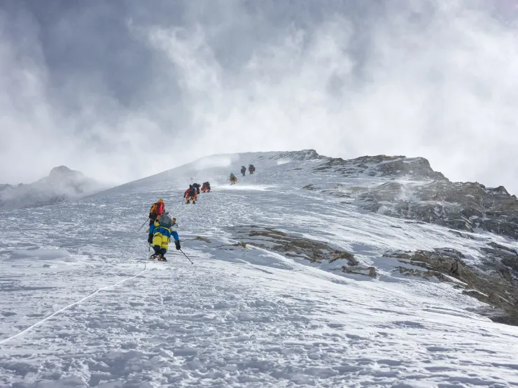 抵達道拉吉里第三營前,孤身一人在隊伍尾端的仰望