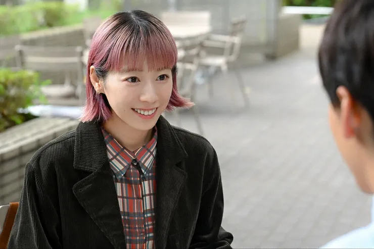 鮎美(夏帆)跟新男友分手後,才發現自己的思維完全沒變