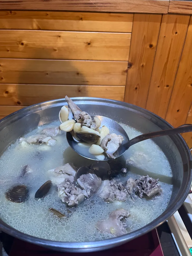 蒜頭蛤蠣雞湯