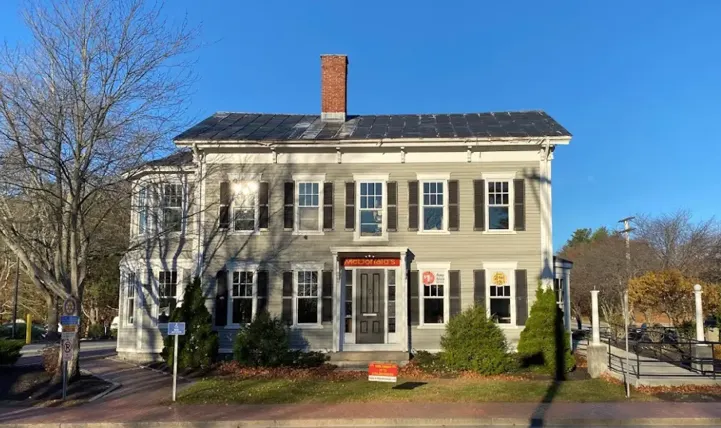 位於百年建築的麥當勞。