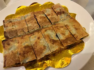 之所以會去想要停止他人的抱怨,是知道抱怨只會招來更多的抱怨而已,並不會因為抱怨就讓這個世界越來越好。所以如果可以停止抱怨,那當然是件好事。基於想要讓別人也過得好的心態出發,認為抱怨就是一件傷身體的事,會讓情緒過於激動,而且看待事情會越來越負面。