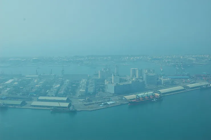 高雄加工出口區 by CT Snow from Hsinchu, Taiwan, via Wikimedia Commons