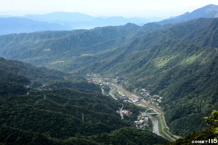 在崖邊找到基隆河谷大展望