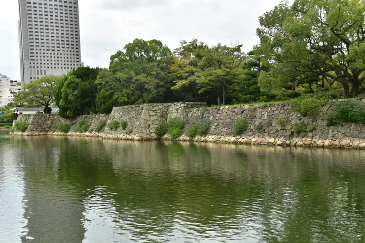 幸好沒繼續下雨了，陰陰的天氣散步起來也很舒服