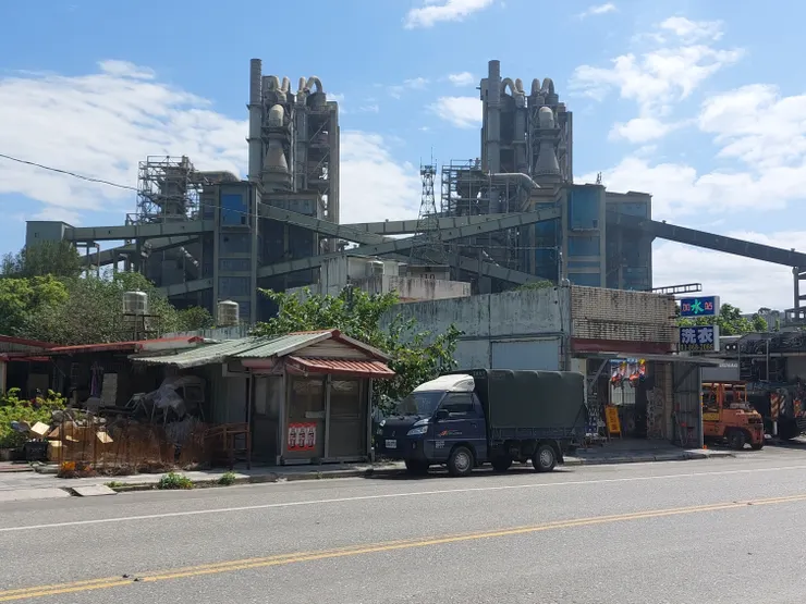 水泥製程的塔 / 資料來源:林鴻鈞@並木居