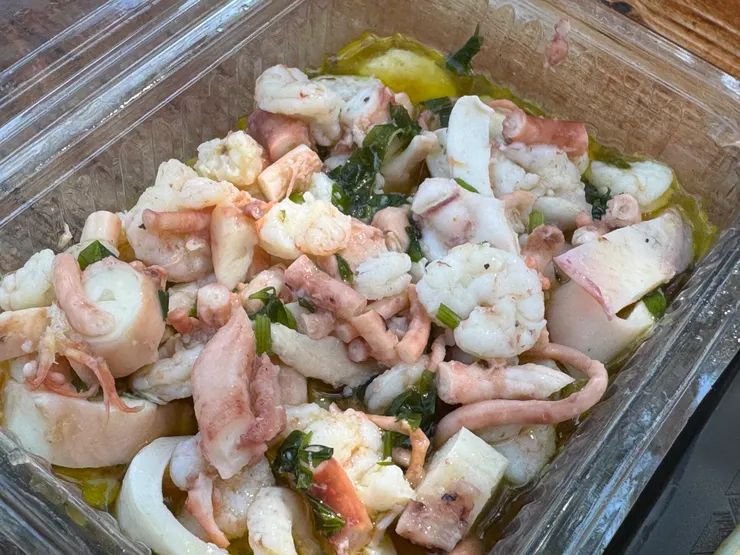 用橄欖油，香草，檸檬調味的海鮮冷盤，好好吃！