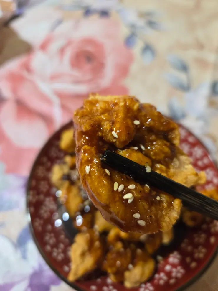 真的是大塊又完美的醬汁炸雞