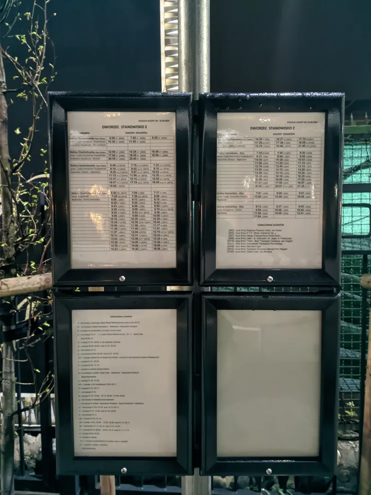 前往Dolina Chochołowska的小巴，在公車站的2號月台等(Dolina Kościeliska也是在這等)