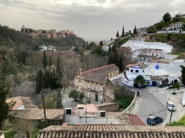 佛朗明哥舞學校旁的制高點，可以遠眺阿罕布拉宮