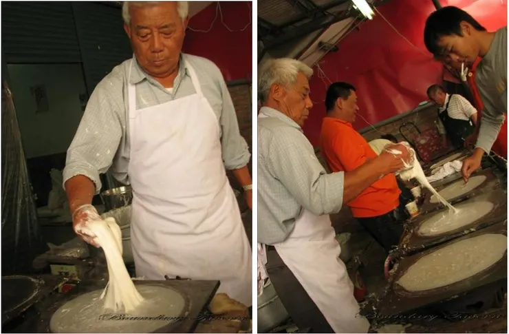 每到清明，潤餅攤子總是大排長龍。(攝自鹿草菜市場)
