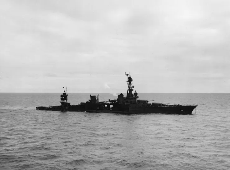 略微側傾的芝加哥號