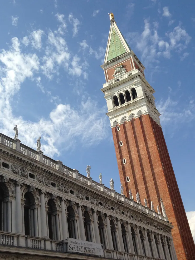 鐘樓-上面可看到帶著翅膀的獅子,是威尼斯的象徵