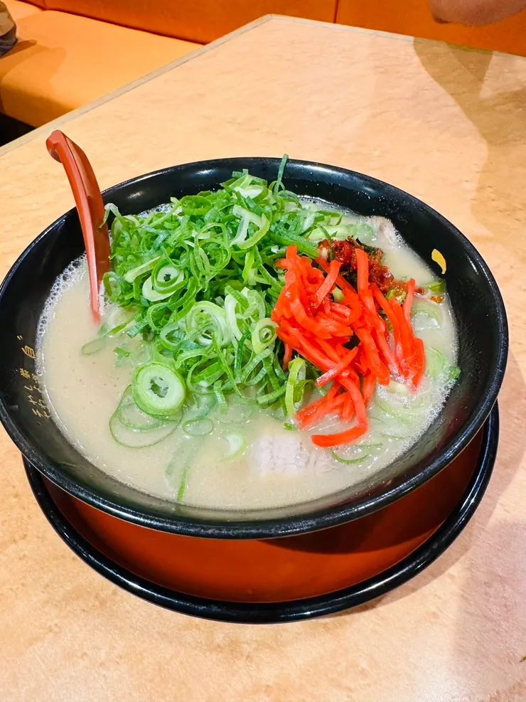 色香味俱俱全的拉麵。