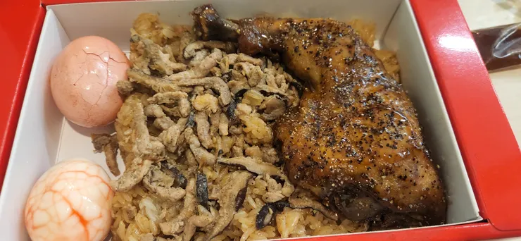 葷的彌月油飯,到時候送禮也是長這樣喔!