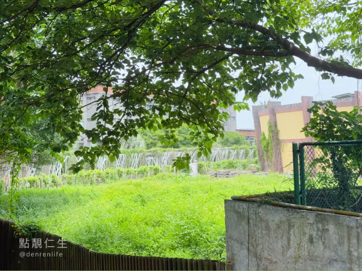 發現捷徑的花廊道被封惹 所以我們走了好久繞了遠路