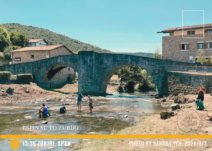 拉比亞橋（Puente de la Rabia），它是一座橫跨阿爾加河的石橋 。 拉比亞橋有兩個傳說，一個是說動物只要通過橋三次就可以治癒疾病，另一個是說人只要繞著橋墩柱子走三圈就可以治癒憤怒 。