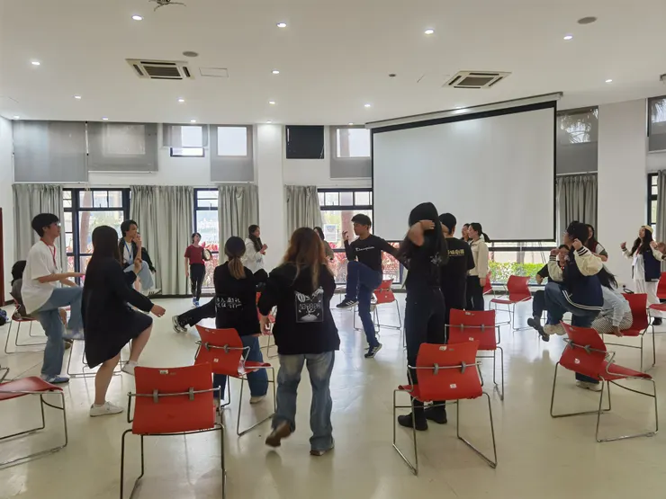 學生參與戲劇工作坊