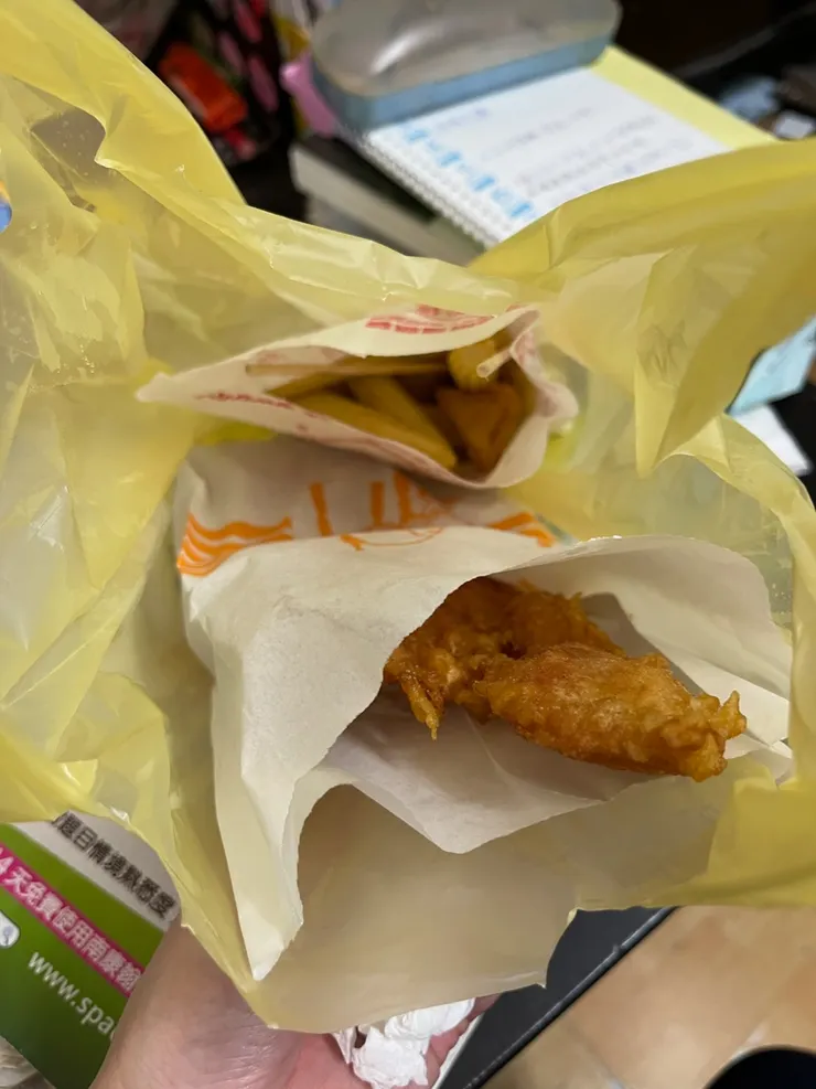 雞排跟沒對到焦的玉米筍、杏鮑菇。