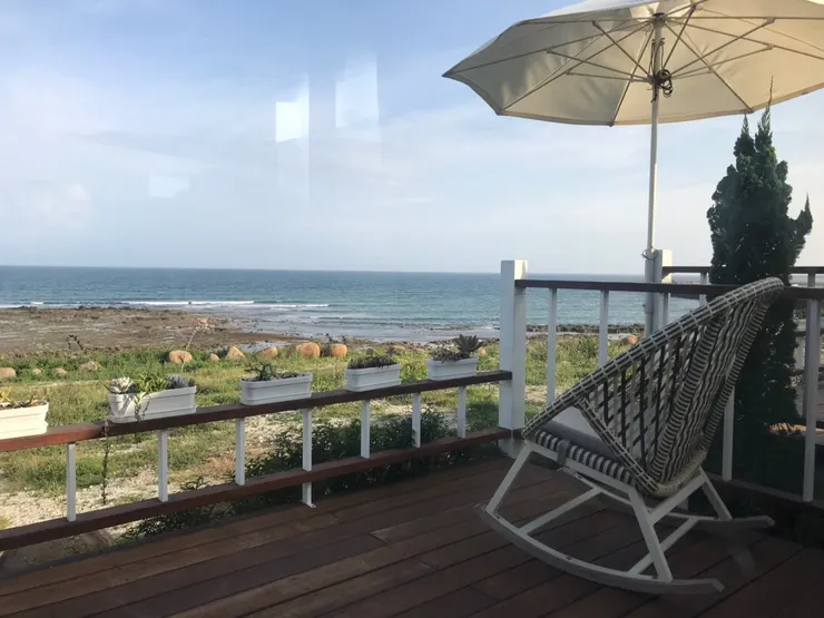 營地往下走就是沙灘，怎麼能放過呢