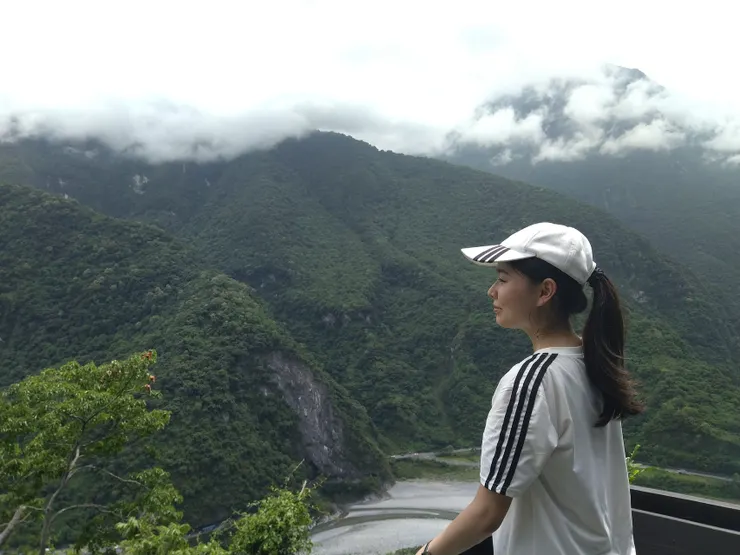 還在山腳下的觀景台，這時候還不知道後面的考驗等著我><