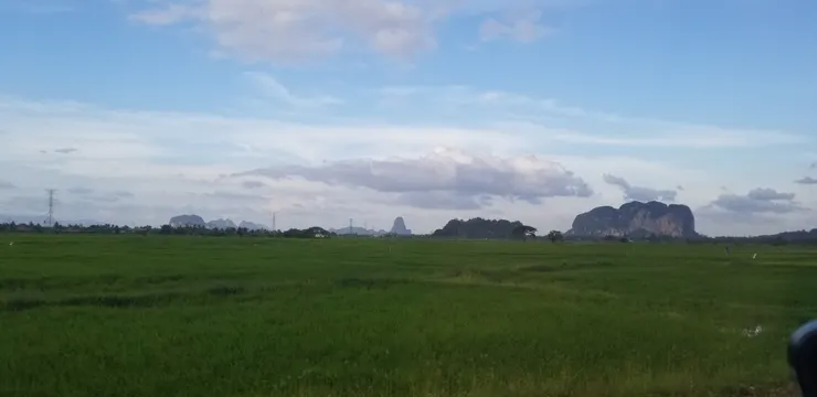 小山想石山裝飾一樣，每個地方也有一兩座