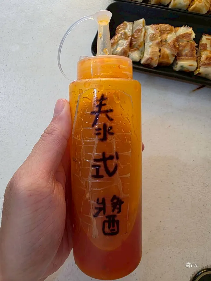 泰式酸辣醬，搭配起來意外的合適~