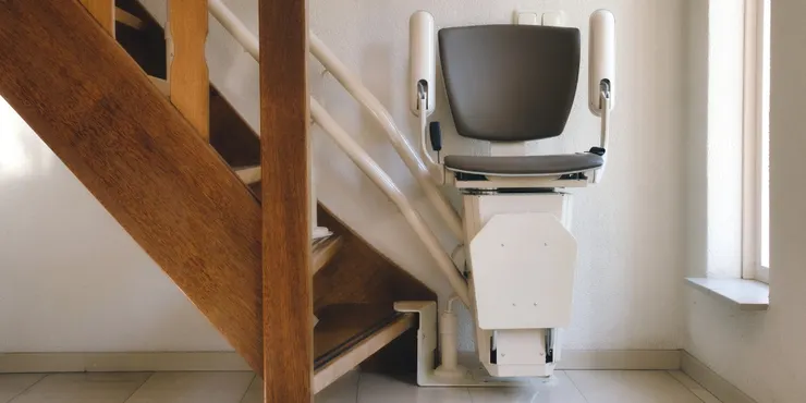 如何挑選樓梯升降椅？挑選重點、法規、最新補助一次搞定！