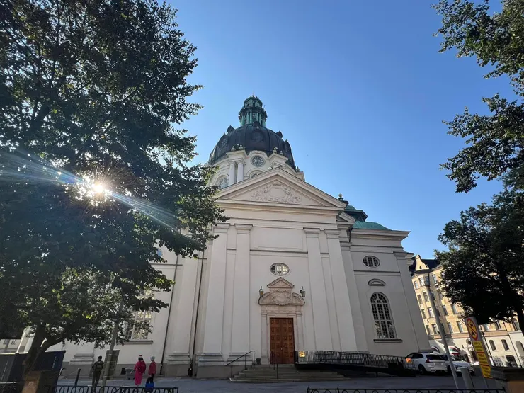 古斯塔夫·瓦薩命名的教堂，圓頂具巴洛克復興風格。