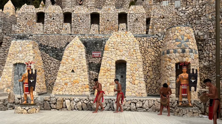 正在表演的伊戈洛特民族舞蹈