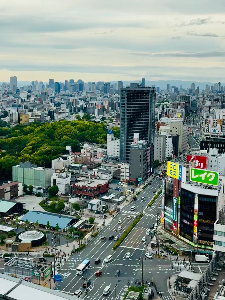 位於天王寺駅的阿倍野Harukas300，可以免費搭電梯到16樓觀看市景。