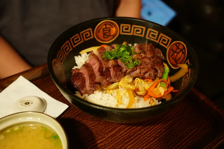 牛板腱丼飯