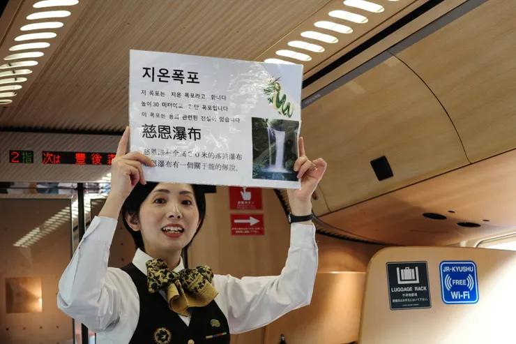 有龍的傳說的瀑布